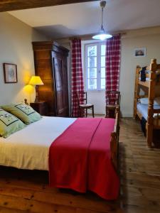 B&B / Chambre d'hôtes Gîte d'étape Le Couvent d'Ossau 1 Rue Maréchal Joffre 64260 Louvie Juzon Aquitaine