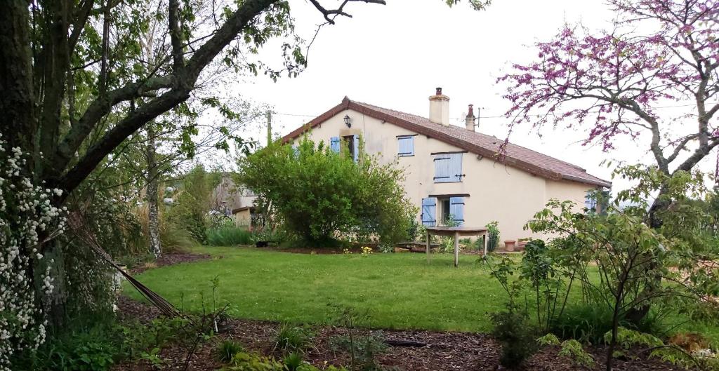 B&B / Chambre d'hôtes Gite du jardin du Bout du Ciel En Bout de Cul 71110 Céron