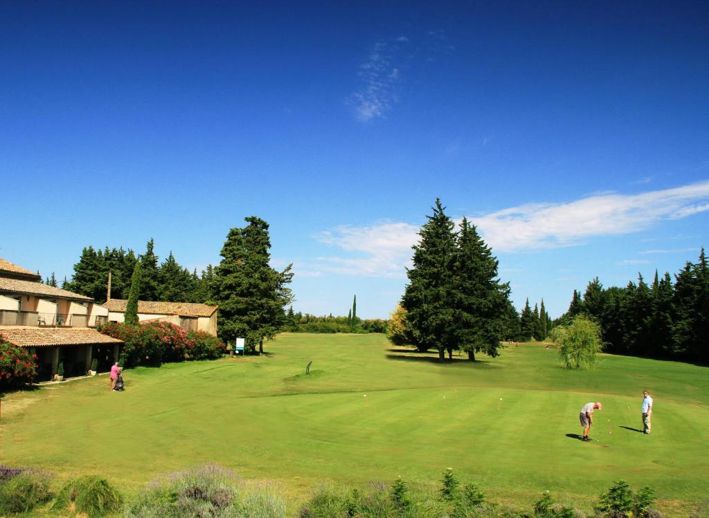 GOLF CLUB D'UZES Mas de la Place, 30700 Uzès