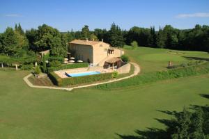 B&B / Chambre d'hôtes GOLF CLUB D'UZES Mas de la Place 30700 Uzès Languedoc-Roussillon