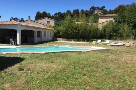 Grand Studio avec piscine chauffée