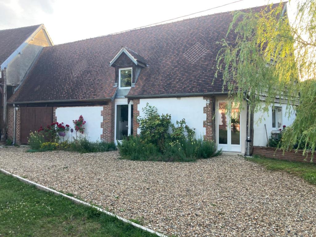 B&B / Chambre d'hôtes Grange Rousselin 28 Rue André Rousselin 60240 Bachivillers