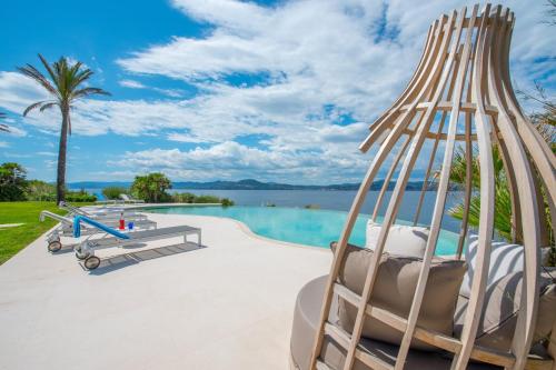 Great villa wil big garden, private pool and sea view