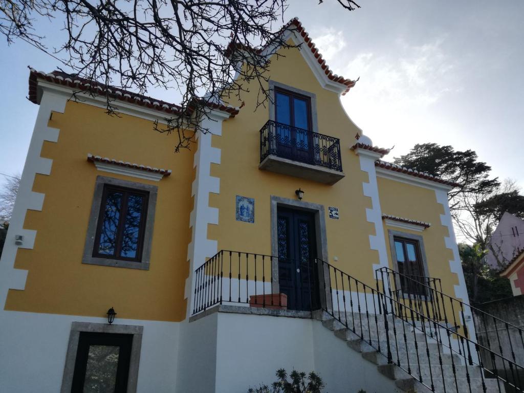 Guest House Villa dos Poetas Avenida Augusto Freire, 22, 2710-535 Sintra