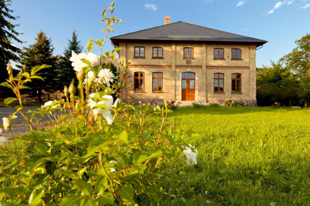 B&B / Chambre d'hôtes Gutshaus Lexow Dorfstraße 29-30 17209 Lexow