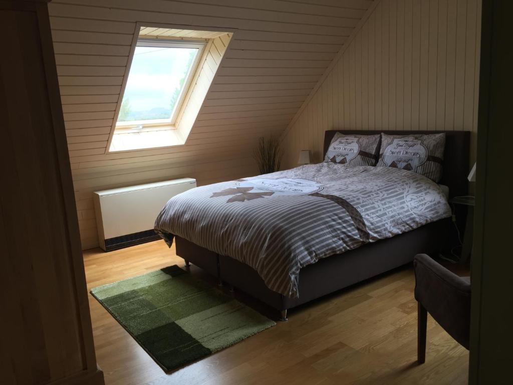 B&B / Chambre d'hôtes Haus BuylBergh 1 Prümerweg 54619 Lichtenborn
