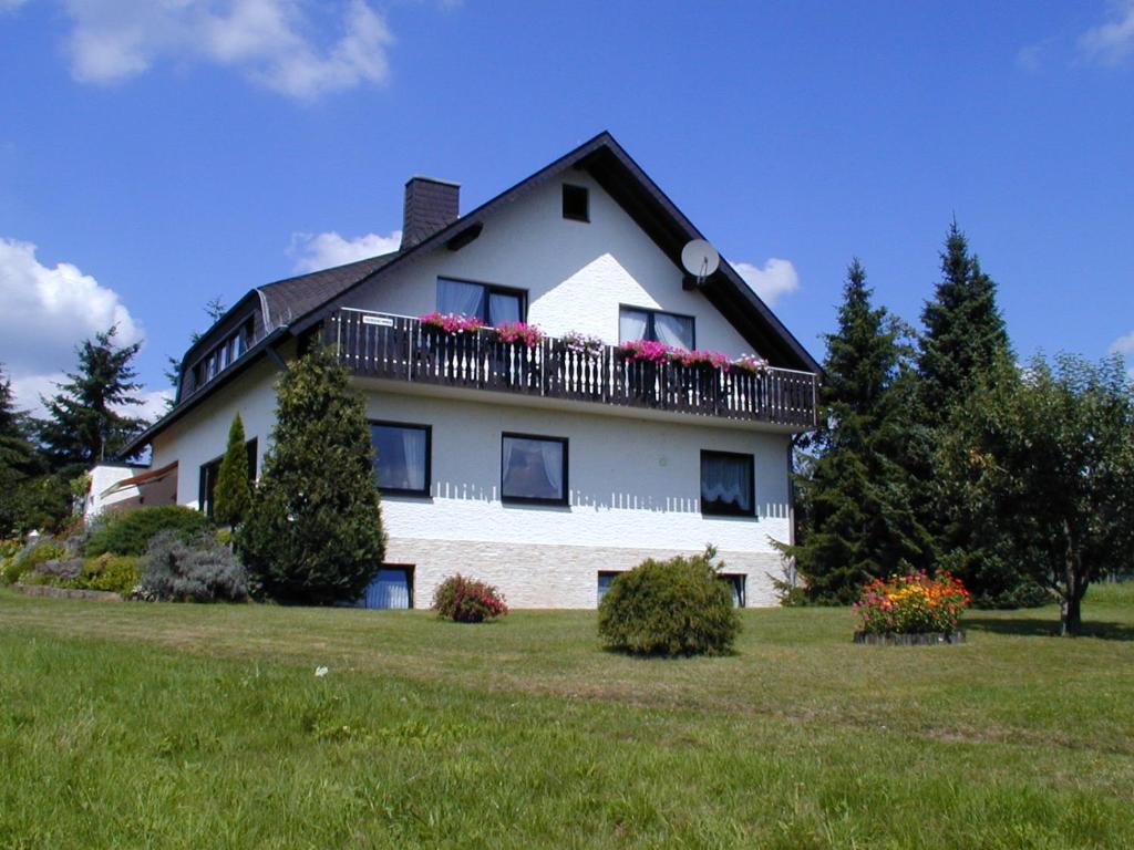 Haus - Pantenburg Buchenweg 4, 54531 Manderscheid