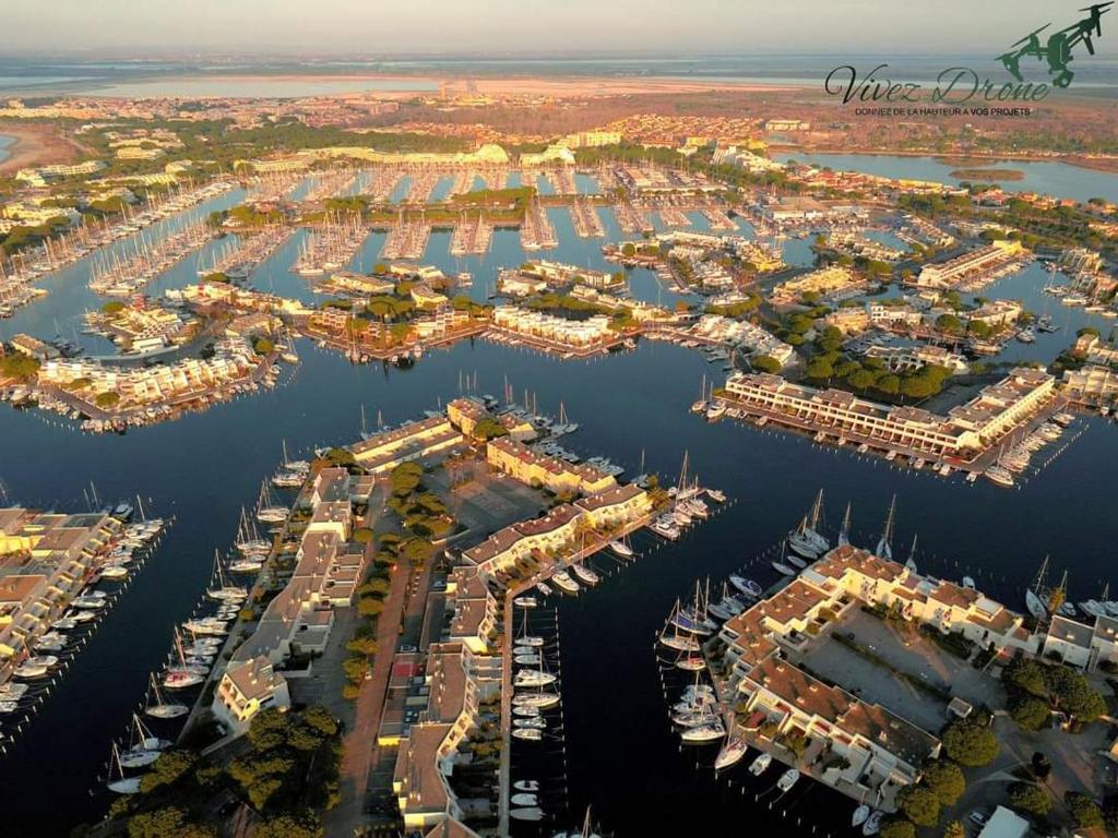 B&B / Chambre d'hôtes Hébergement-Le Grau du Roi- Mas des Marines-Chambre d'Hôtes PORT CAMARGUE Impasse des Praires 30240 Le Grau-du-Roi