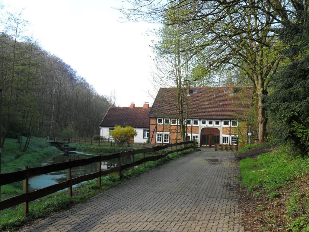 B&B / Chambre d'hôtes Höllenmühle Bed & Breakfast at the Mill Pond 26 Zur Höllenmühle 31840 Hessisch Oldendorf