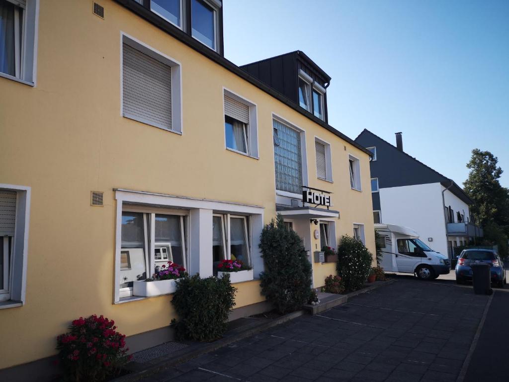 B&B / Chambre d'hôtes Hotel Alscher Bogenstr.1 51375 Leverkusen