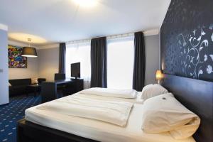 B&B / Chambre d'hôtes Hotel am Berliner Platz Hauptstrasse 27 40764 Langenfeld Rhénanie du Nord - Westphalie