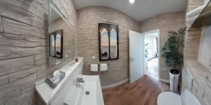 B&B / Chambre d'hôtes Hotel Garni am Schloss Bildhauer-Moogstr. 1 Schloss Sichelsberg 56736 Kottenheim Rhénanie-Palatinat