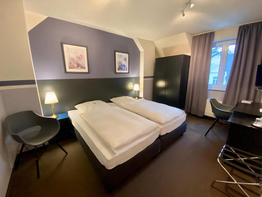 B&B / Chambre d'hôtes Hotel Kaiserswerth 37 Arnheimer Straße 40489 Düsseldorf