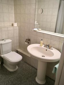 B&B / Chambre d'hôtes Hotel Kaiserswerth 37 Arnheimer Straße 40489 Düsseldorf Rhénanie du Nord - Westphalie