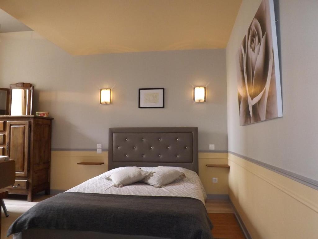 B&B / Chambre d'hôtes HOTEL particulier LARIBOISIERE 1 Rue Lesueur 35300 Fougères