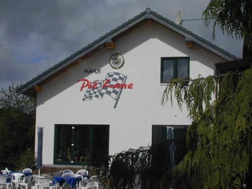 Hotel Pit Lane \