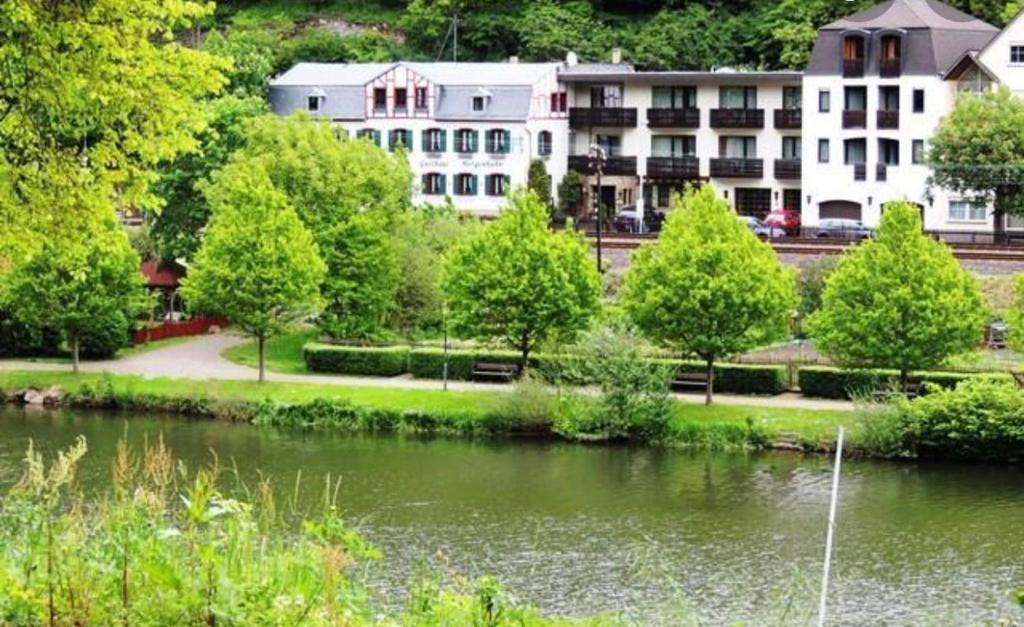 B&B / Chambre d'hôtes Hotel und Restaurant \ 28 Bahnhofstraße 65558 Balduinstein