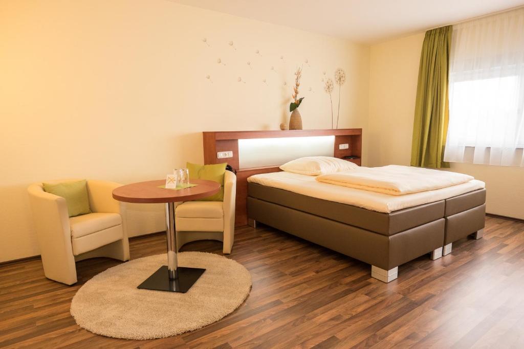B&B / Chambre d'hôtes Hotel Viola Feldbergstraße 10 65239 Hochheim am Main