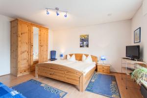B&B / Chambre d'hôtes Hotel zum Rednitzgrund Gerasmühler Straße 8 90547 Stein bei Nürnberg Bavière