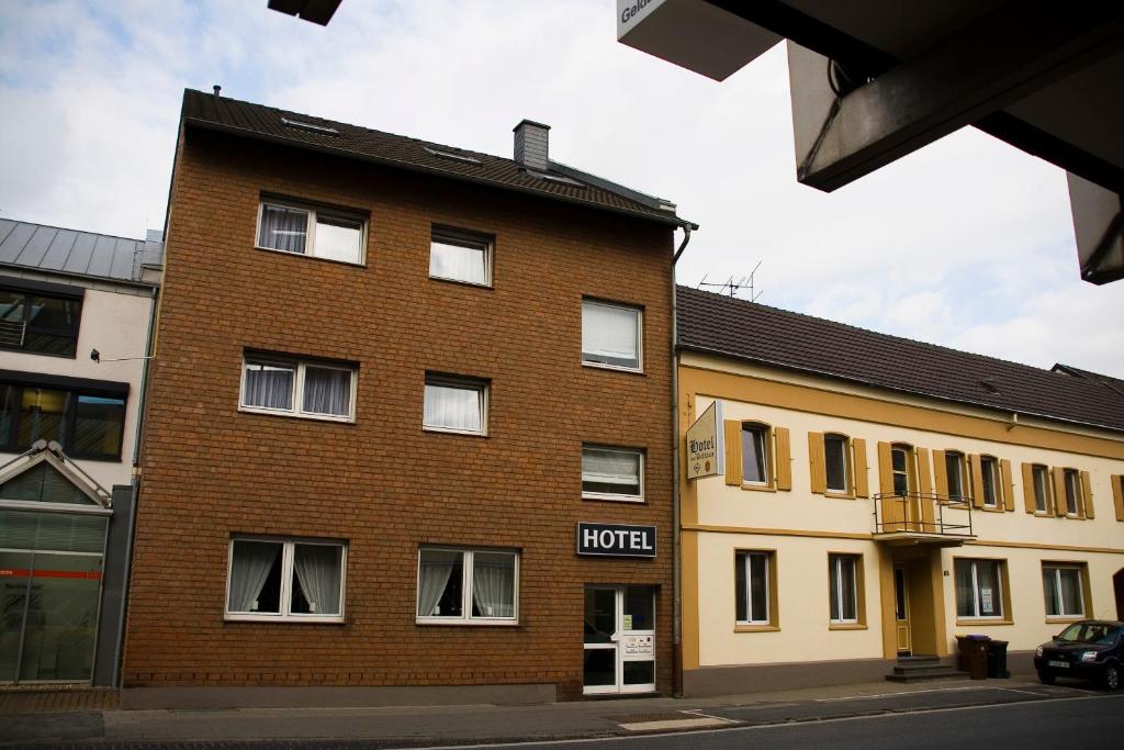 B&B / Chambre d'hôtes Hotel zum Schwan Weilerswist Kölner Straße 99-101 53919 Weilerswist