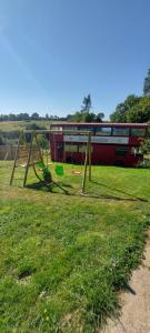 B&B / Chambre d'hôtes insolite bus anglais le Buckinghambus La Douve aux Agneaux 27290 Saint-Philbert-sur-Risle Normandie