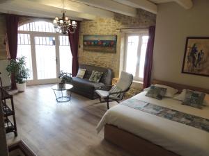 B&B / Chambre d'hôtes Jabadao 3 Rue du Barry 30210 Sernhac Languedoc-Roussillon