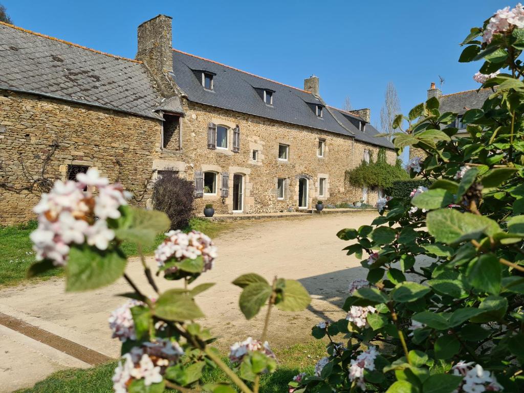 B&B / Chambre d'hôtes Kêr Neizh Breizh - Chambres d'Hôtes & Gîte de Charme - Le Petit Châtelier Le Petit Chatelier 22100 Saint-Samson-sur-Rance