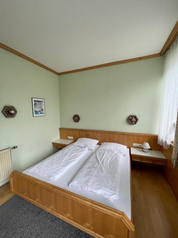 B&B / Chambre d'hôtes KREUZ! Einfach. Günstig. Schlafen. Alb-Donau-Str.17 89079 Ulm