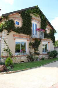 B&B / Chambre d'hôtes L'Alisier Chantant 90 rue du Général de Gaulle 77780 Bourron-Marlotte Île-de-France