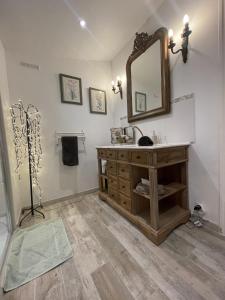 B&B / Chambre d'hôtes L'Amandari Vallat d’Emponse 83120 Le Plan-de-la-Tour Provence-Alpes-Côte d\'Azur