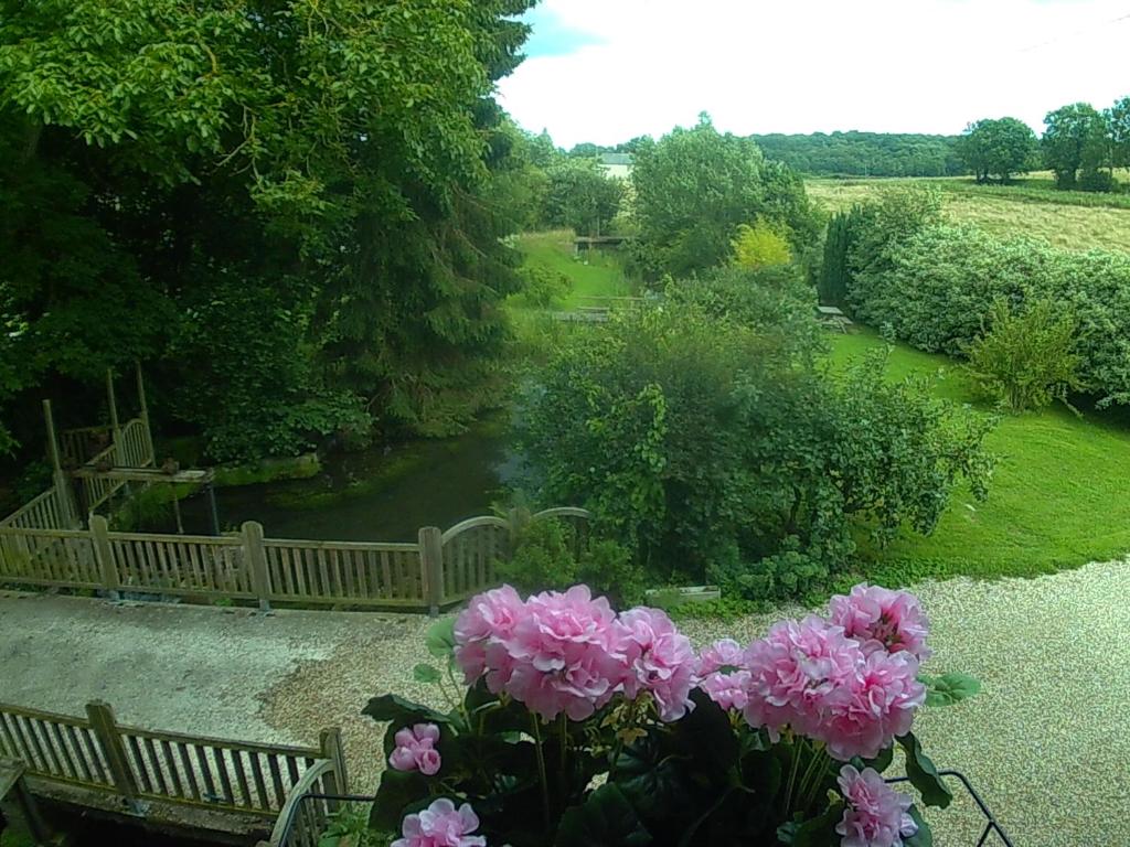 B&B / Chambre d'hôtes L ANCIEN MOULIN A GRAINS 32 Rue André Fiquet 76540 Valmont