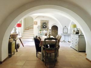 B&B / Chambre d'hôtes L'Ancien Presbytère 4 Place du Four 30700 Sanilhac-et-Sagriès Languedoc-Roussillon