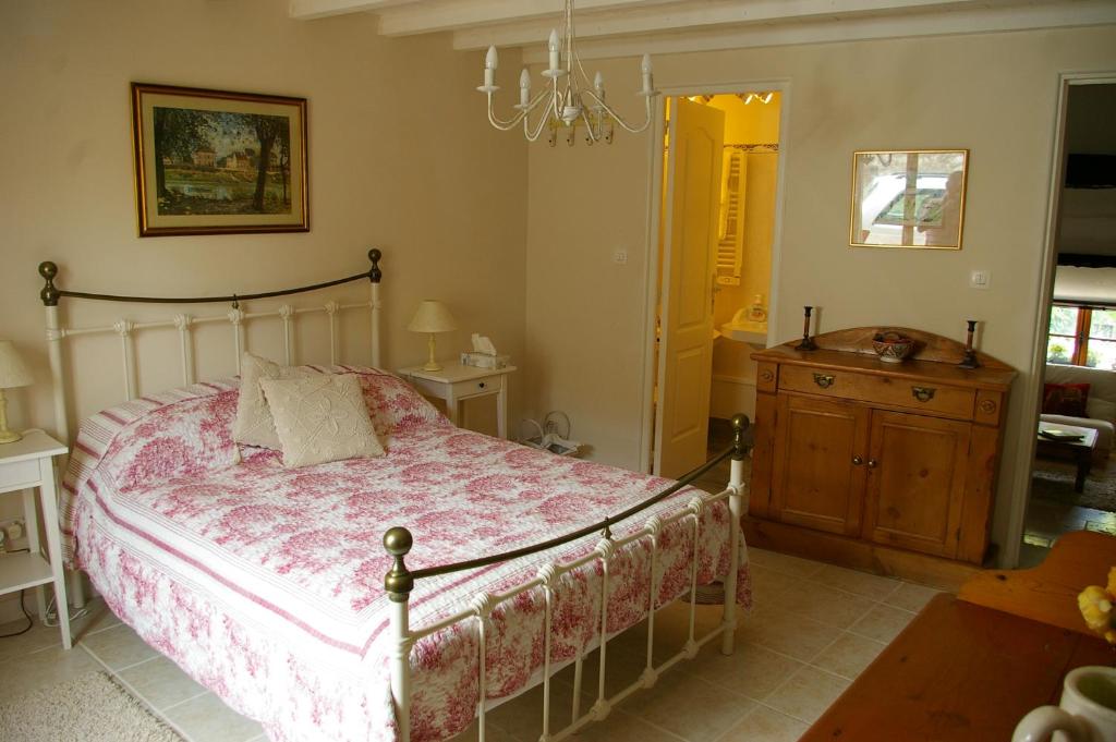 B&B / Chambre d'hôtes L'Ancienne Forge 27 rue de la Crèche Bourg Born Born 47210 Villeréal