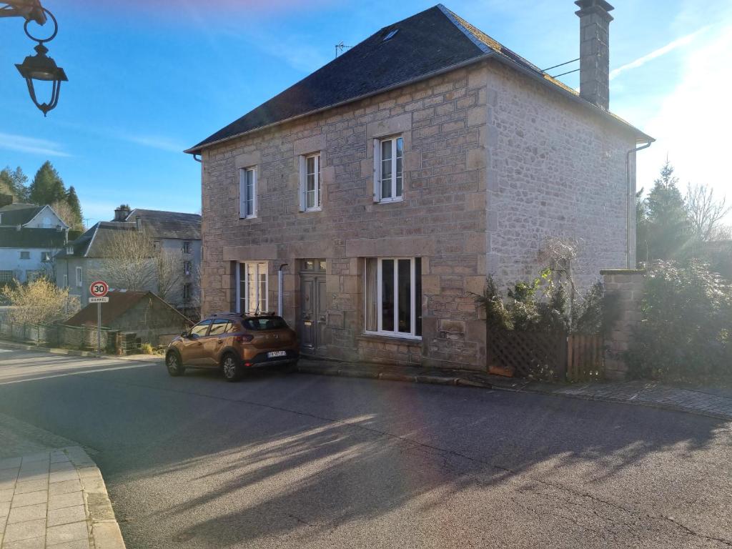 B&B / Chambre d'hôtes L'AnciennePoste 14 Rue de la Mairie 19170 Bugeat