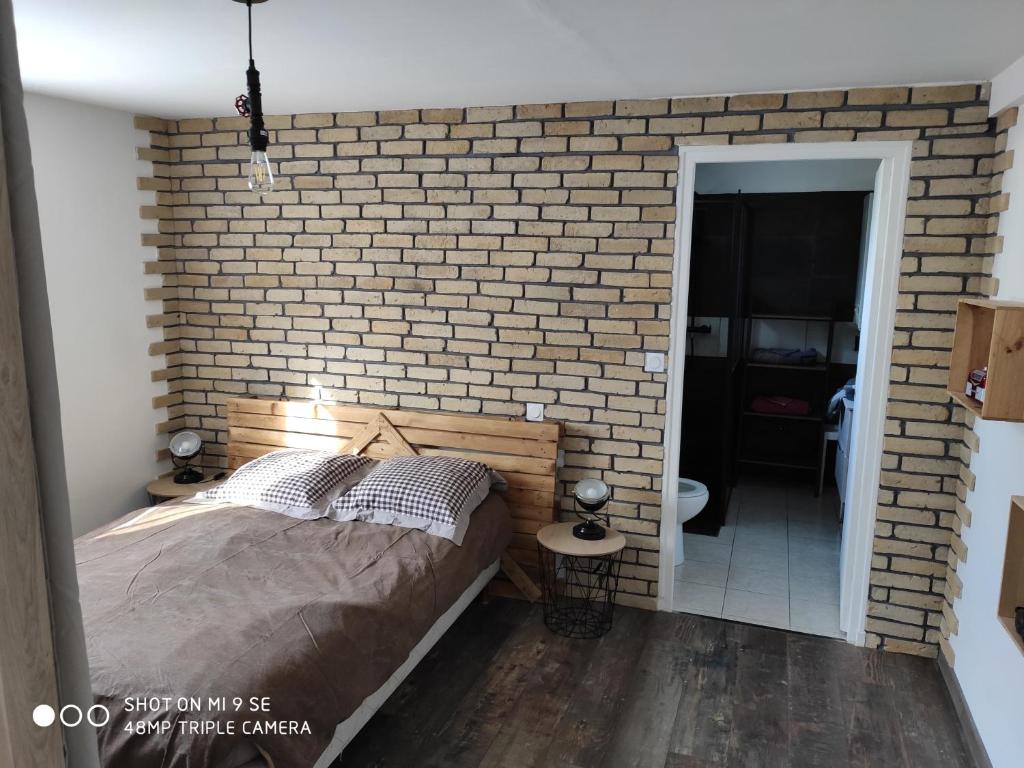 B&B / Chambre d'hôtes L'ANNEXE - maison entière 114 Rue de Neufchâtel 51100 Reims