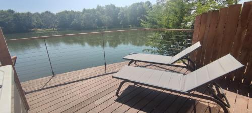 L'Antoinette chalet sur pilotis en bord de Saône avec spa privatif