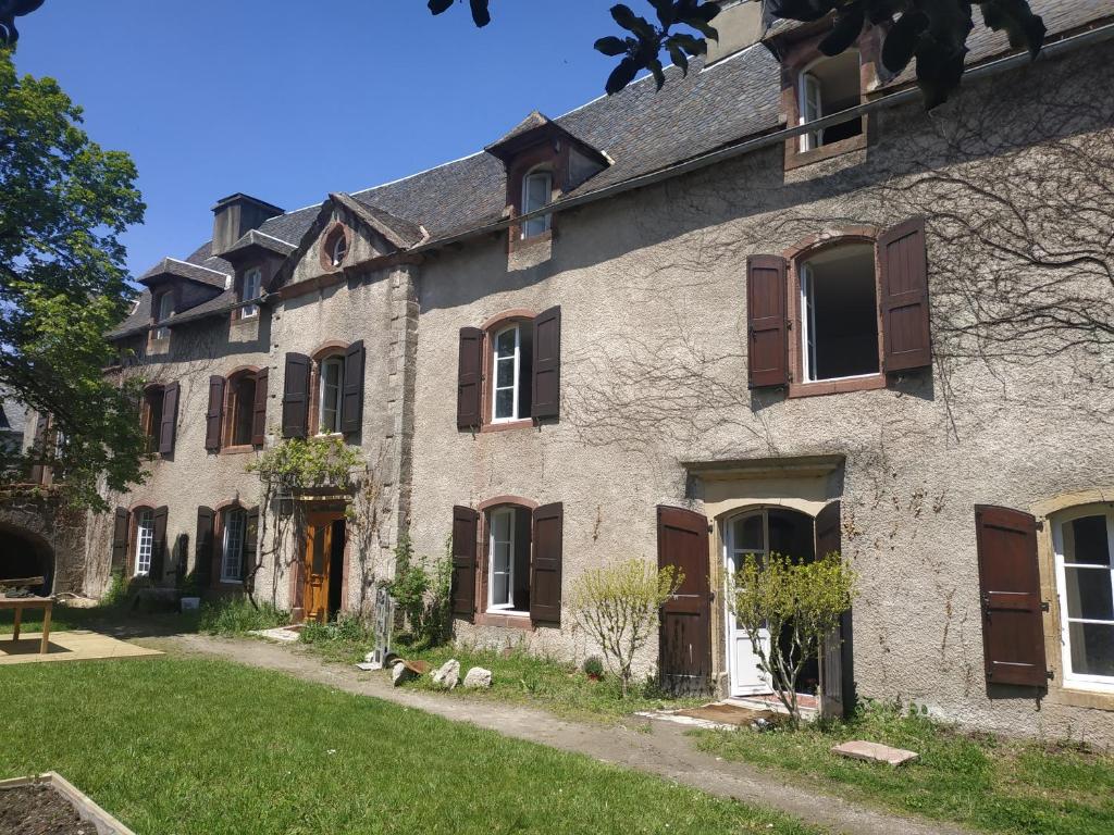 B&B / Chambre d'hôtes L'Arche d'Yvann 28 place de la fontaine 12580 Campuac