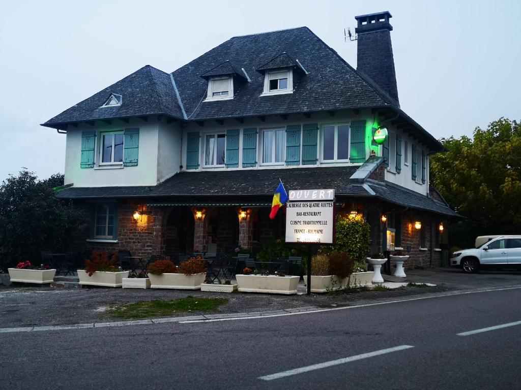 B&B / Chambre d'hôtes L'auberge des quatre routes 1 rue de Beaulieu Les Quatre Routes 19380 Albussac