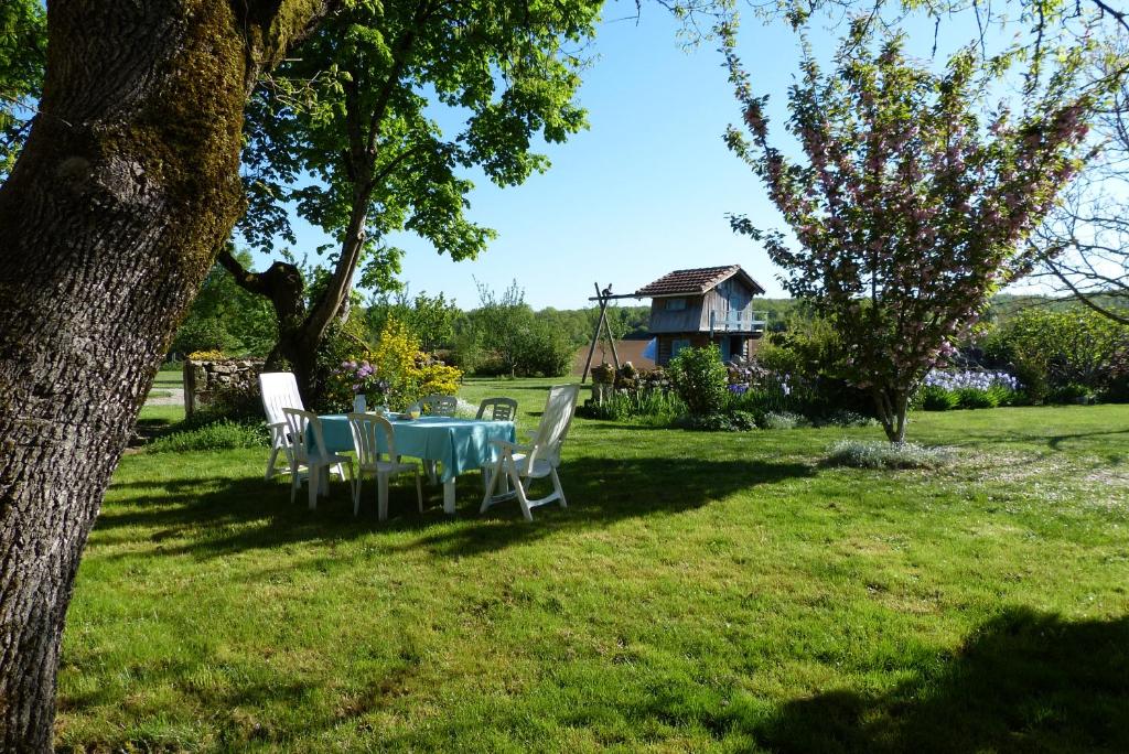 B&B / Chambre d'hôtes L'Echappée Belle Périgord Le Bourg 24320 Cercles