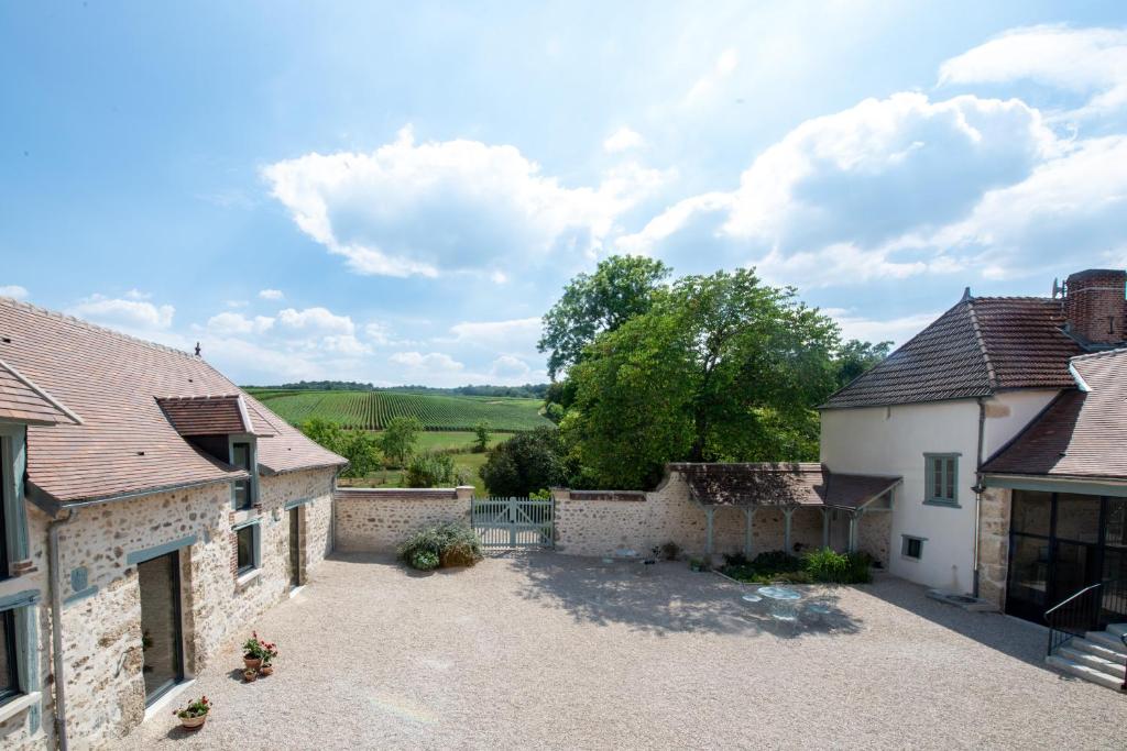 B&B / Chambre d'hôtes L' Ecrin des vignes 1 Rue du Franc Mousset 51500 Sermiers