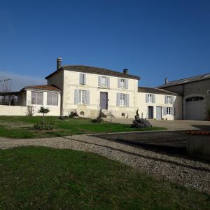 B&B / Chambre d'hôtes L'En Haut des Vignes 1 rue des Romains - Villars 16200 Mérignac -1