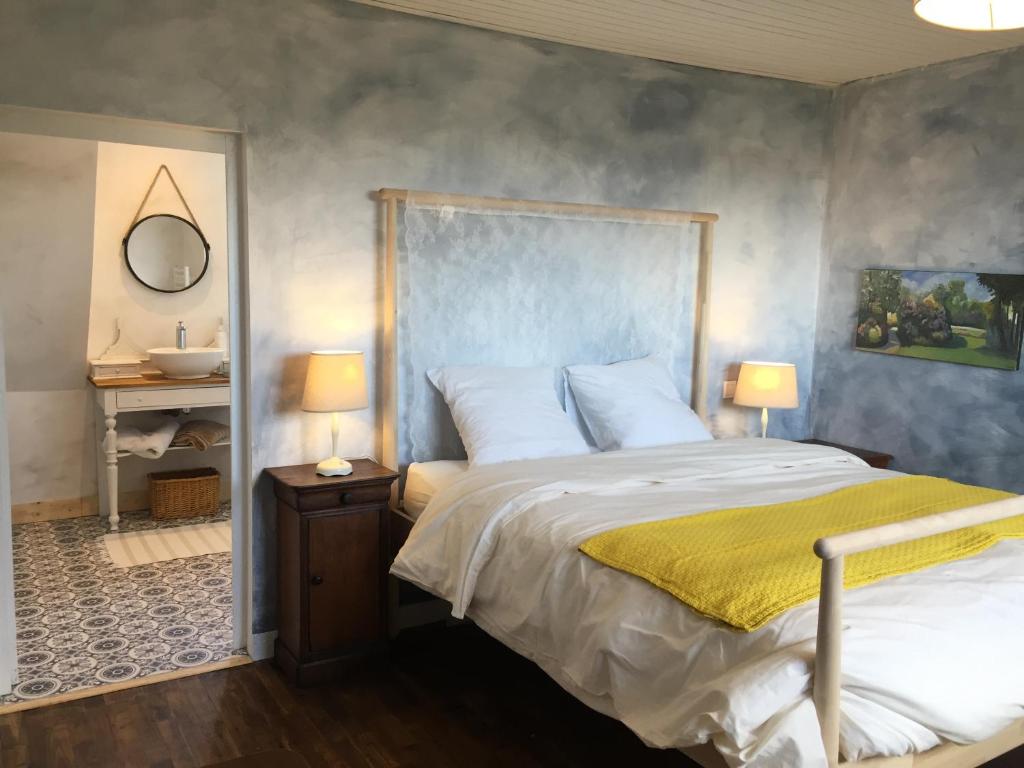 B&B / Chambre d'hôtes L'Ermitage 13 rue des salines 50550 Saint-Vaast-la-Hougue