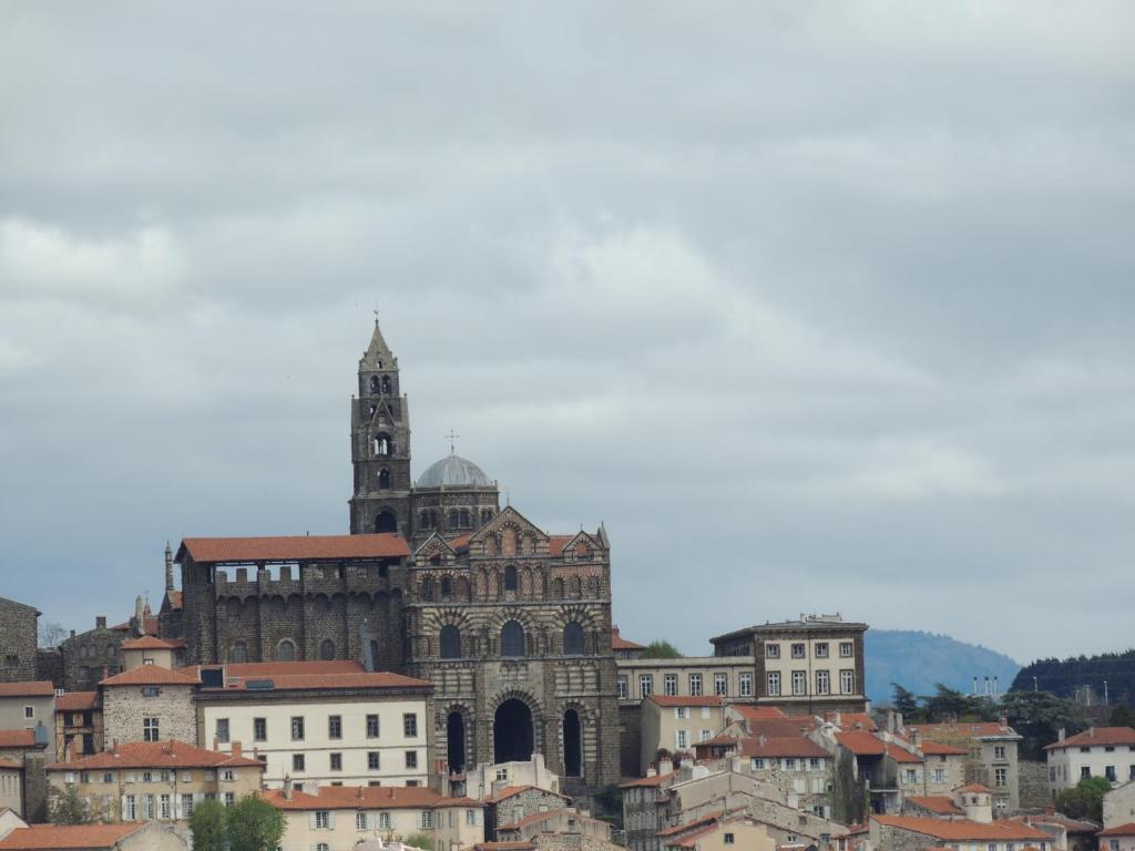 B&B / Chambre d'hôtes L'Espaviot aux portes du Puy en Velay 7 Rue Auguste Souchon 43000 Espaly-Saint-Marcel