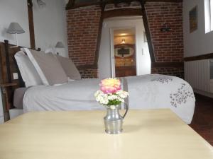 B&B / Chambre d'hôtes L'Etape Normande 19 Rue de Folleville 76220 Montroty Normandie