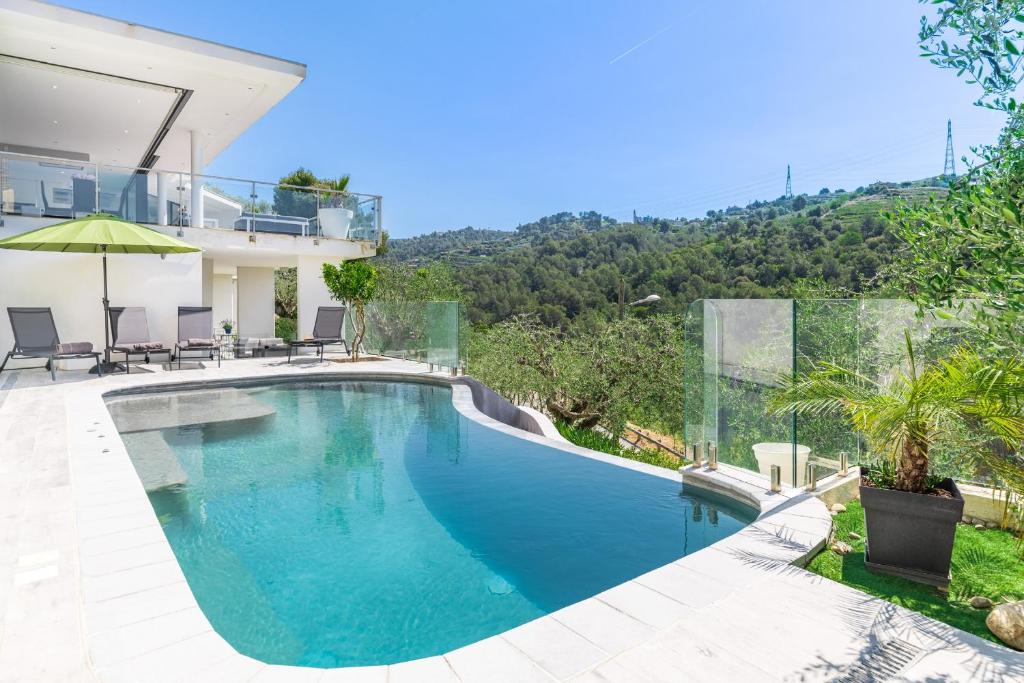 L&F House