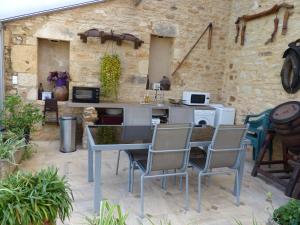 B&B / Chambre d'hôtes L'orée du bois Lieu dit La bastide 46250 Frayssinet-le-Gélat Midi-Pyrénées