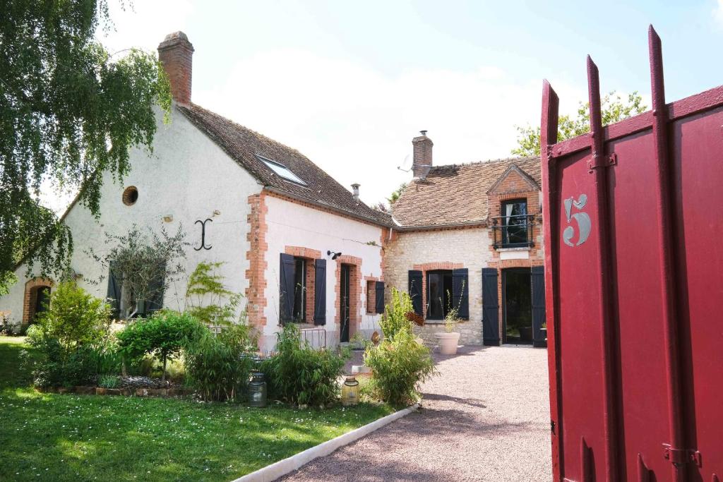 B&B / Chambre d'hôtes L'Orme Blanchet 25 Rue du 19 Mars 1962 45340 Chambon-la-Forêt