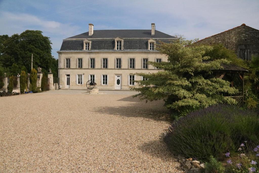 B&B / Chambre d'hôtes La Barderie Les Gorces 1 Route de Royan 17120 Épargnes