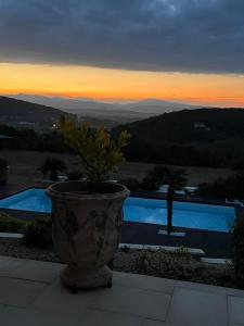 B&B / Chambre d'hôtes La Bastide de Grosille La bastide de Grosille Chemin Grosille 26740 Savasse Rhône-Alpes