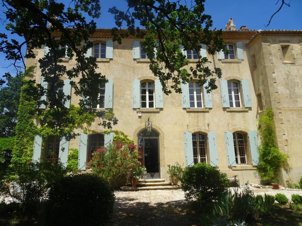 B&B / Chambre d'hôtes La Bastide des Grands Chênes 2050 Route de Coudoux 13410 Lambesc